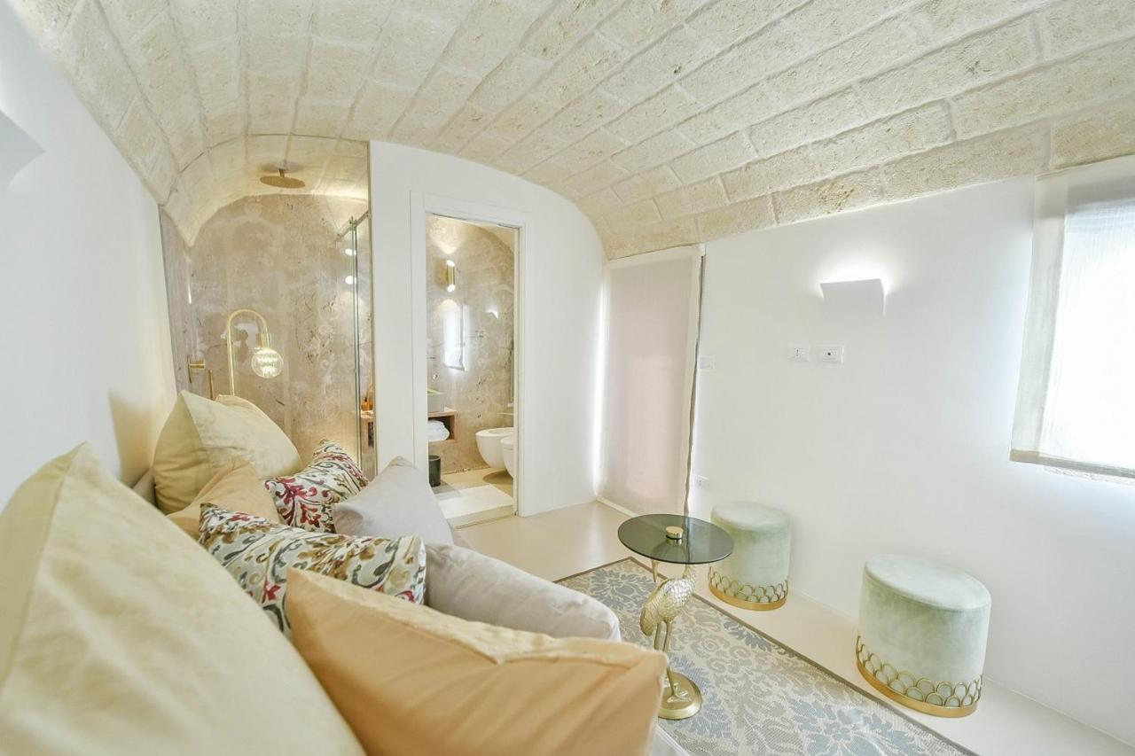 אוסטוני Eurydice Suite With Infinity Jacuzzi מראה חיצוני תמונה