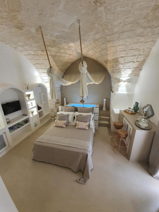 אוסטוני Eurydice Suite With Infinity Jacuzzi מראה חיצוני תמונה