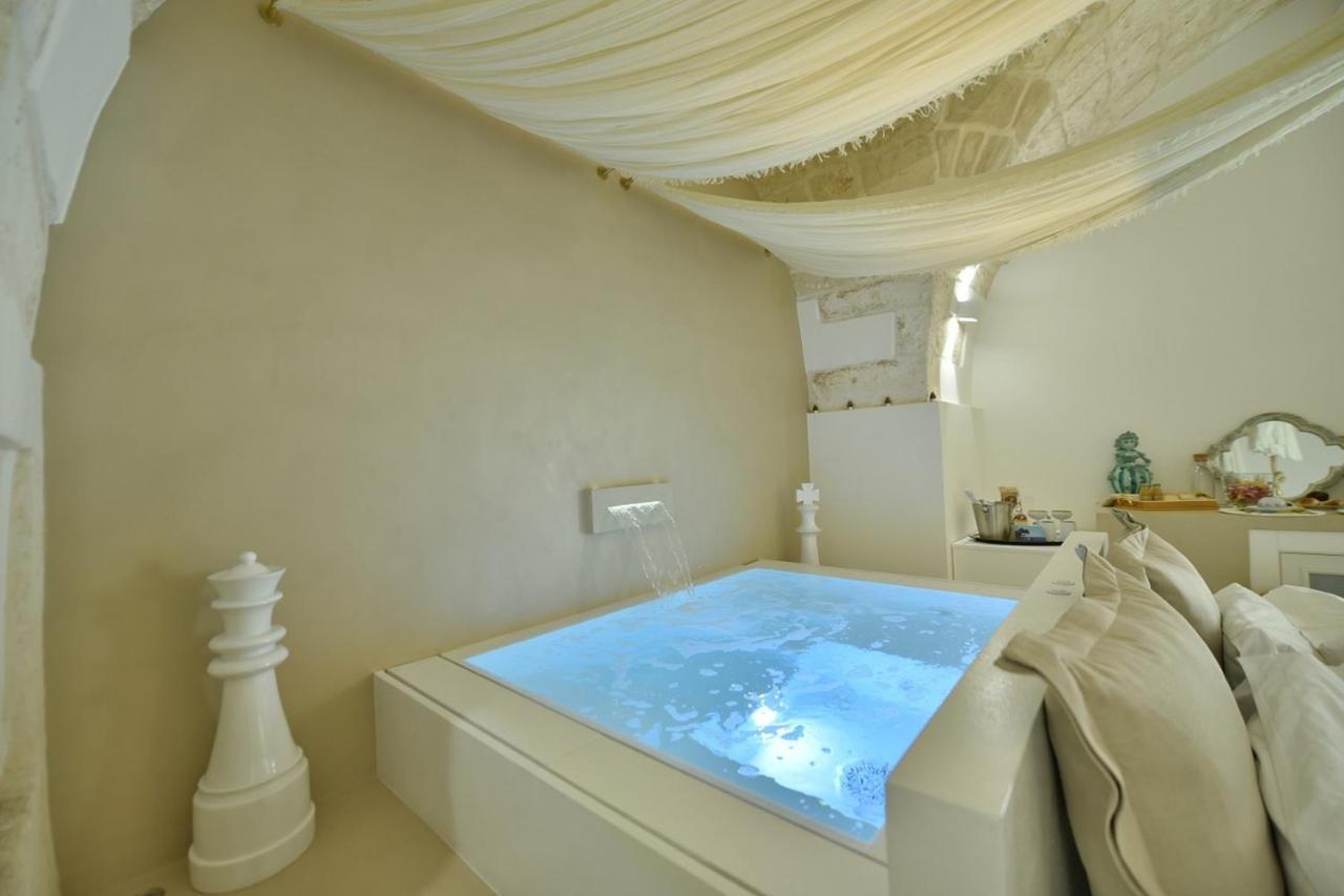 אוסטוני Eurydice Suite With Infinity Jacuzzi מראה חיצוני תמונה