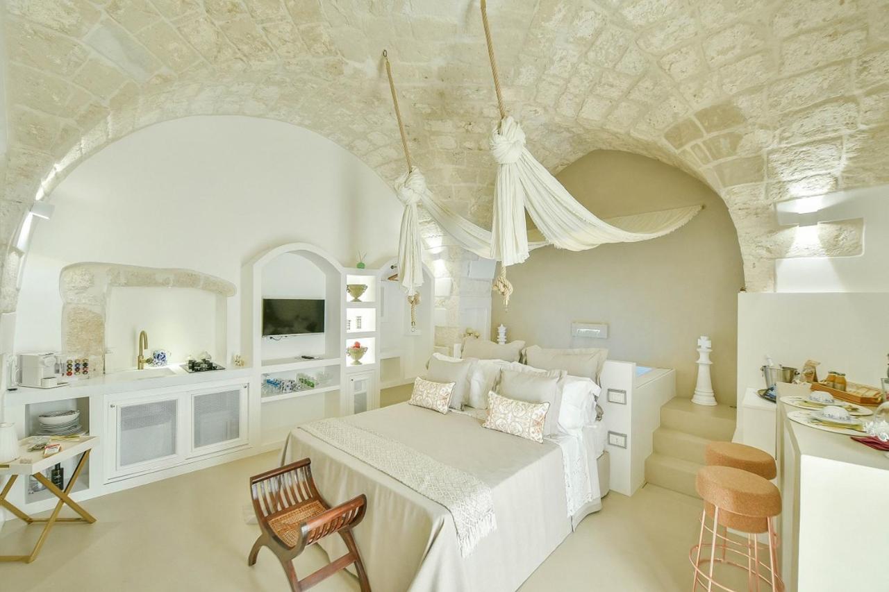 אוסטוני Eurydice Suite With Infinity Jacuzzi מראה חיצוני תמונה
